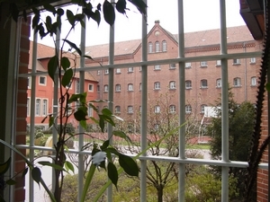 Blick auf den Innenhof der Anstalt